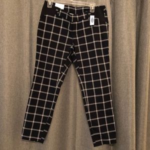 Old navy maternity pixie pants!!! NWT